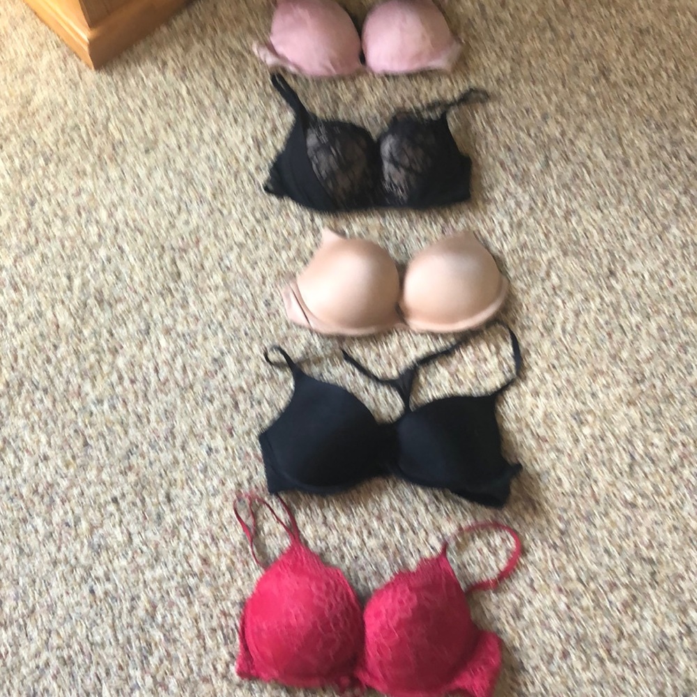 4 Victoria Secret and 1 MaidenForm bra size 34C